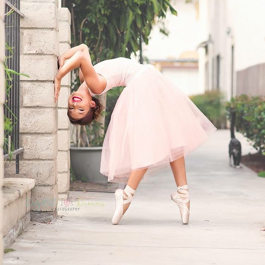 Our featured dancer of the week is the equally gorgeous and talented @ttdancin! 
#shopdanzia #danzia