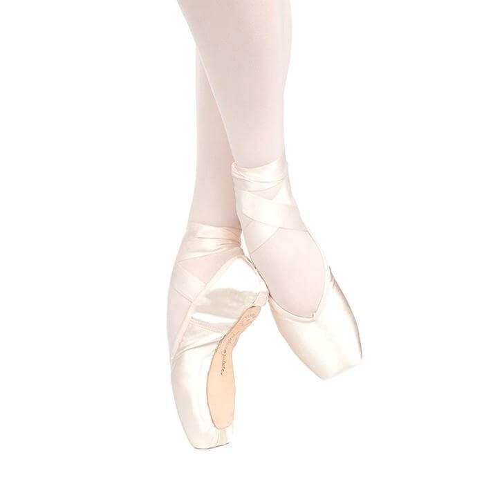 Russian Pointe Brava U-Cut Drawstring Shank Flexible Medium Pointe Shoe - Click Image to Close